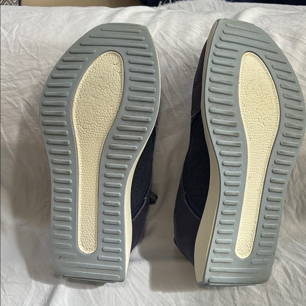 Women’s size 9‎ Allbirds Blue and White Sneakers with Versatile Style - Picture 10 of 10